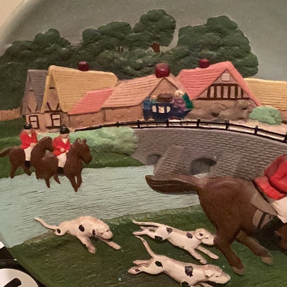 Vintage Horse Fox Hunt Scene (Bas- relief) Plate. - Picture 4 of 5